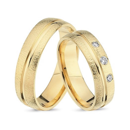 Eksklusive Nuran vielsesringe i 8 eller 14 karat guld med 3 diamanter på række i damering.